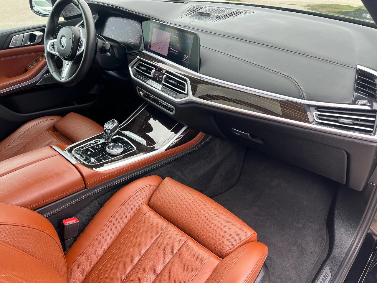 Used 2021 BMW X7 M50i w/ Executive Package image 22