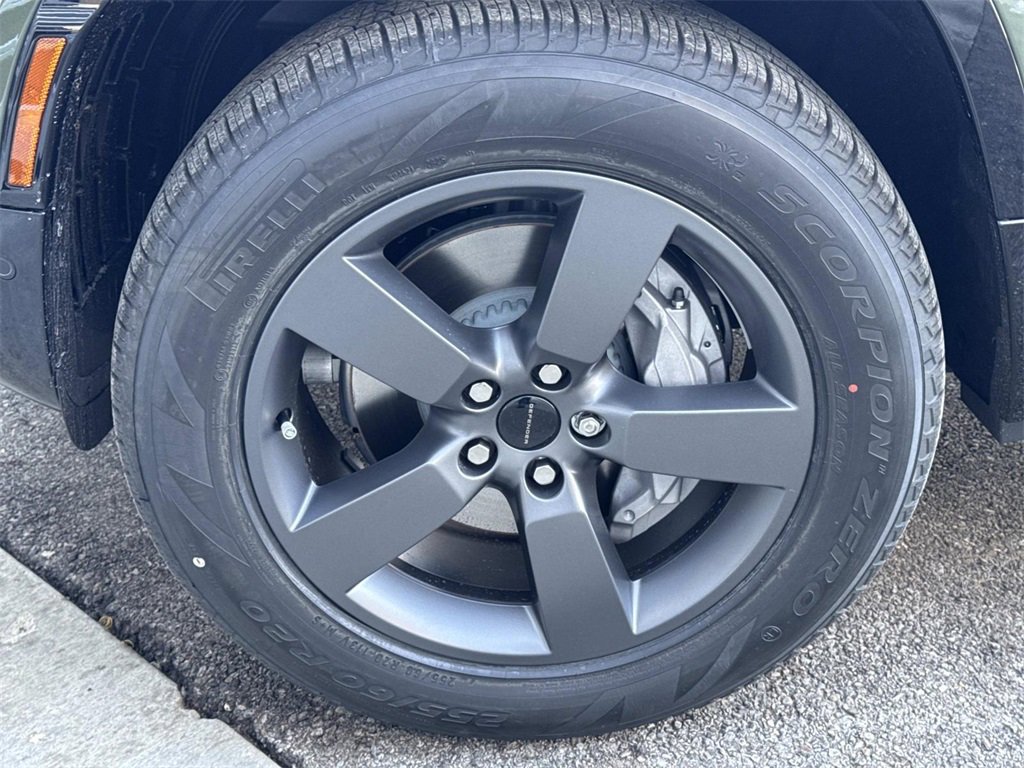 New 2026 Land Rover Defender 130 X-Dynamic SE image 10