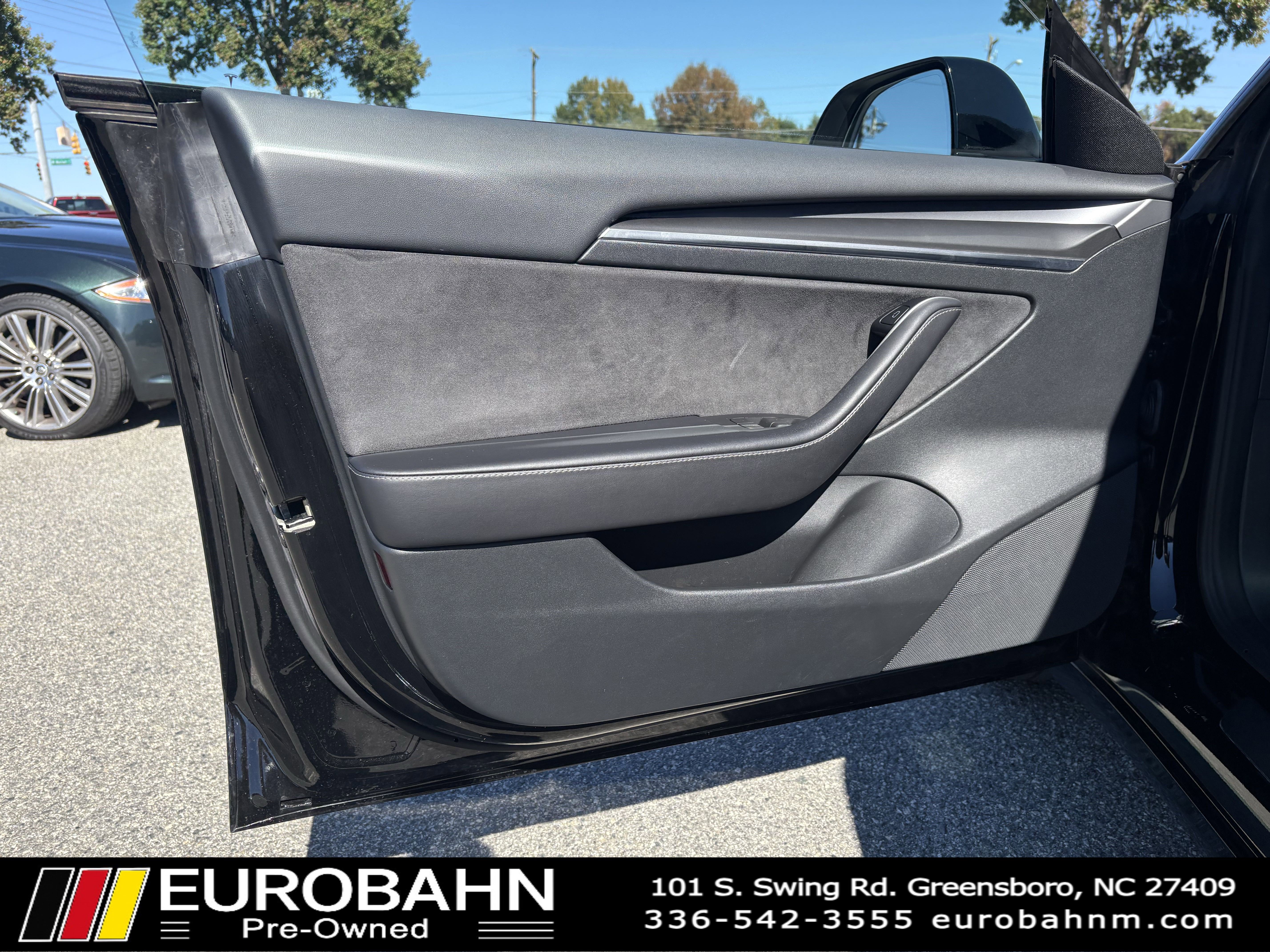 Used 2023 Tesla Model 3 Standard Range image 9