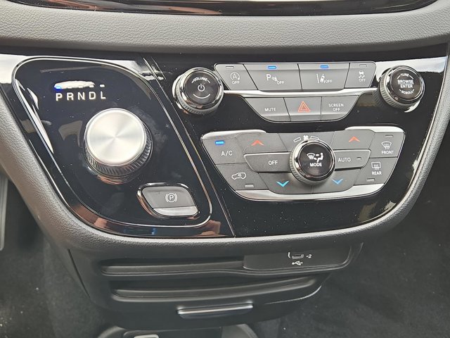 New 2026 Chrysler Voyager LX image 30