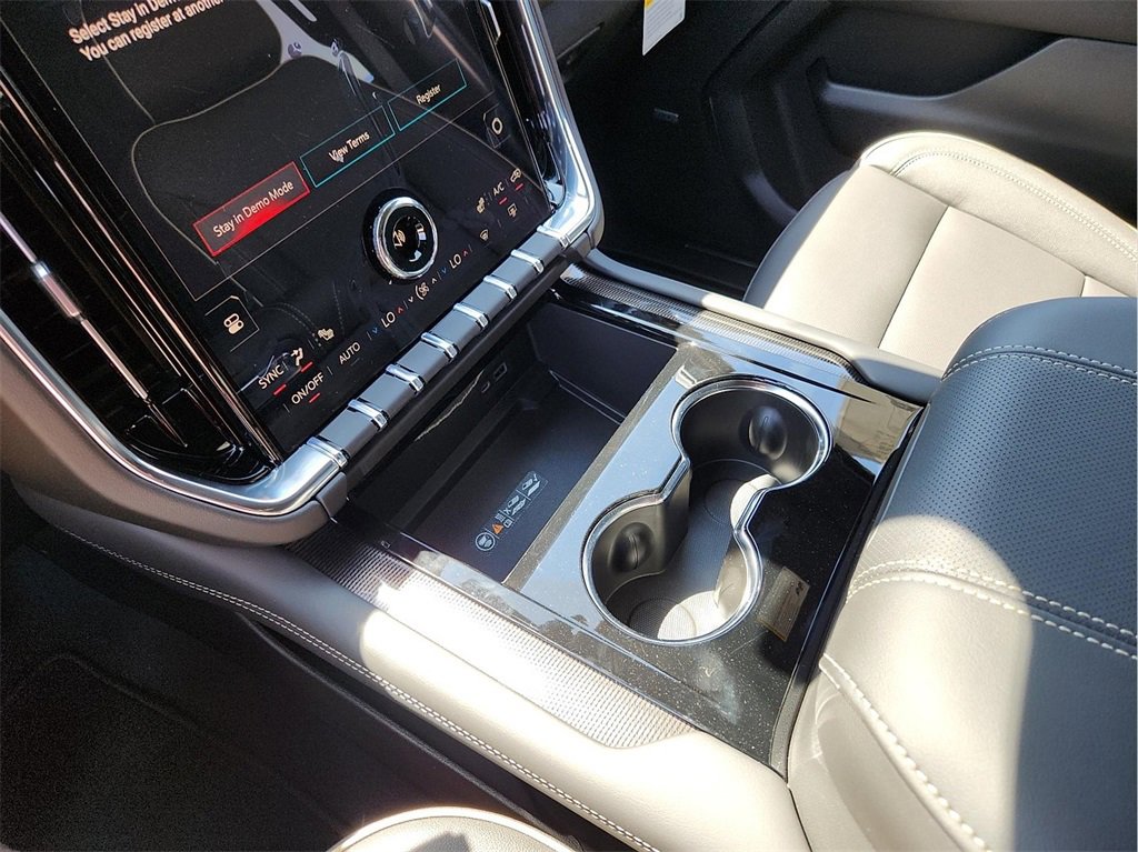 New 2026 GMC Yukon XL Elevation image 25