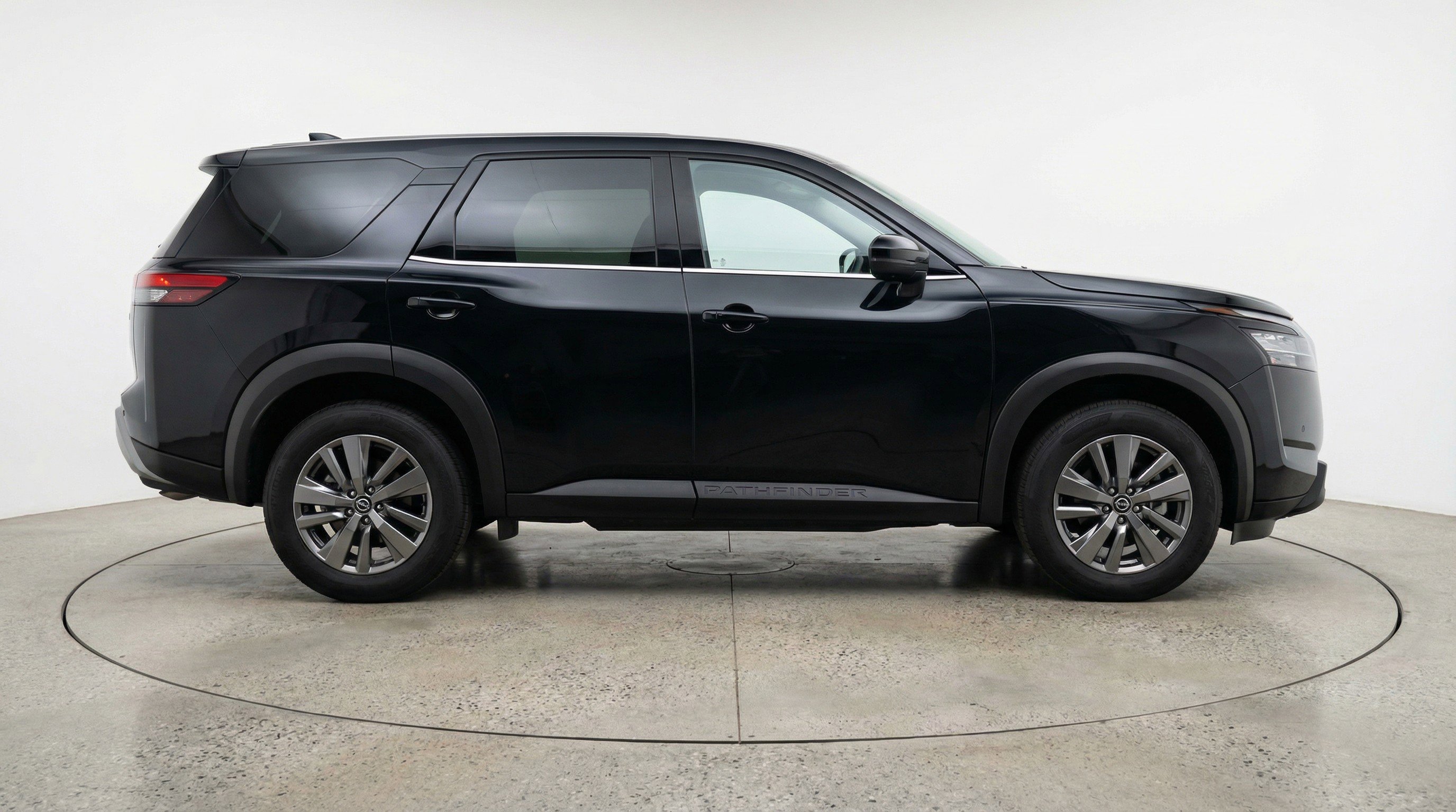 Used 2025 Nissan Pathfinder SV image 11