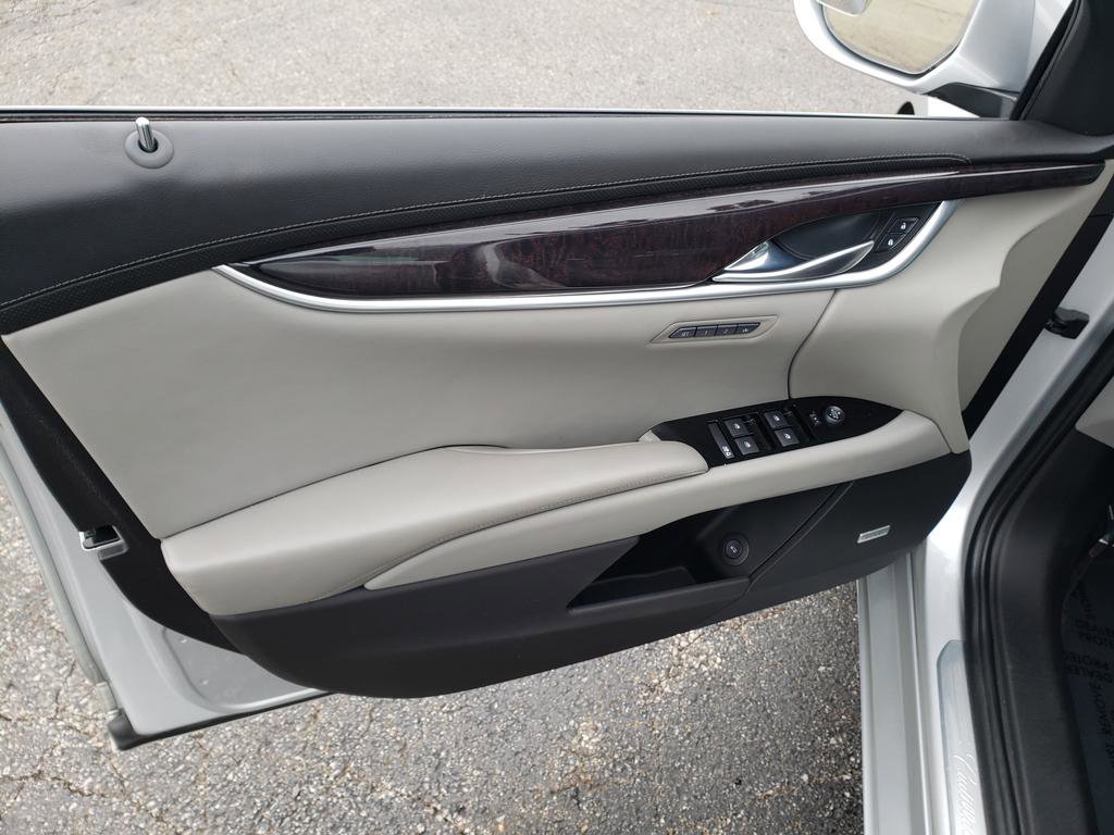 Used 2013 Cadillac XTS Premium image 13