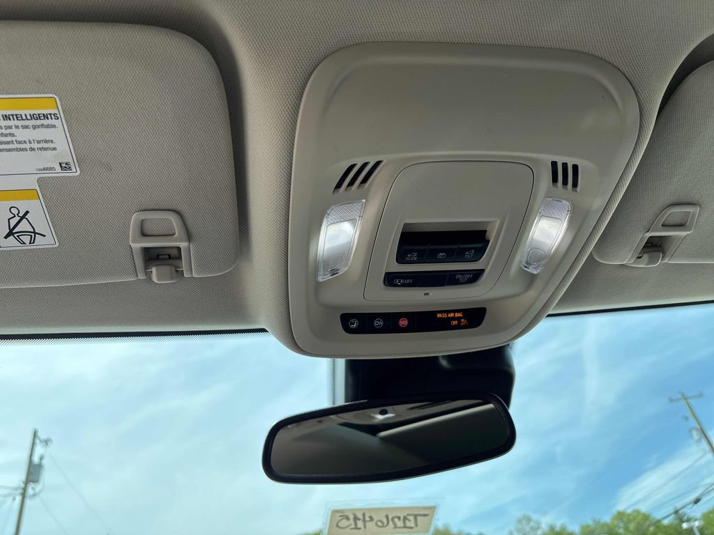 Used 2021 Buick Envision Essence w/ Sport Touring Package FWD image 19