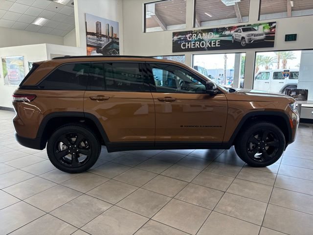 New 2026 Jeep Grand Cherokee Limited w/ Limited Altitude Package AWD/4WD image 8
