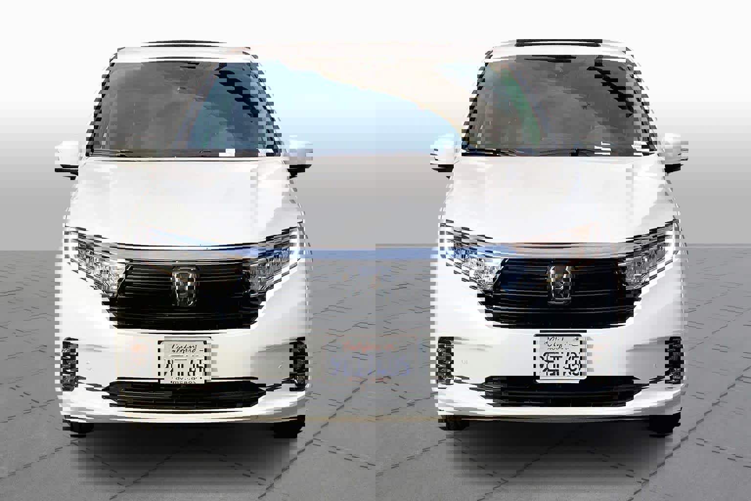 Used 2023 Honda Odyssey Elite image 3