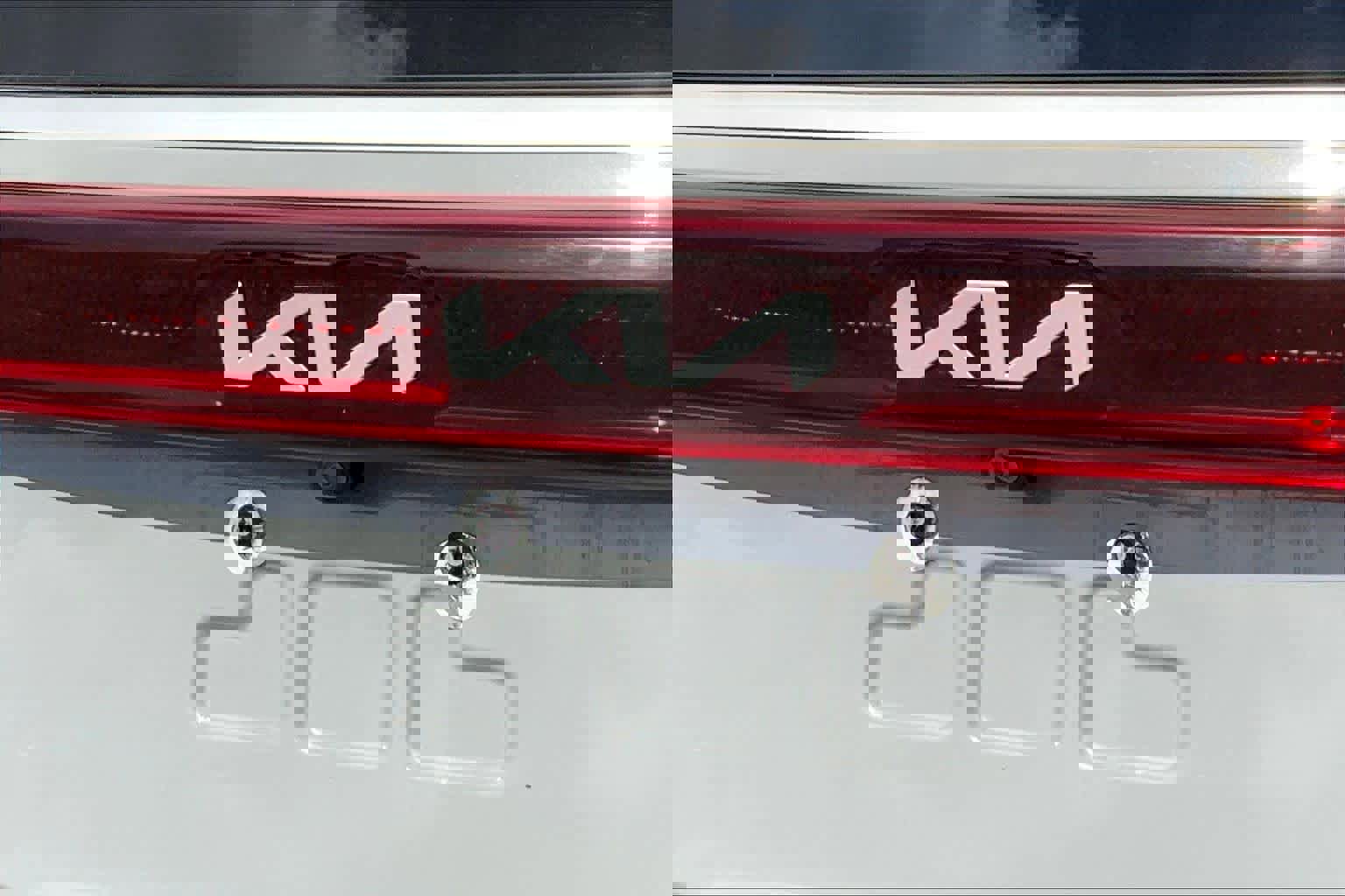 Used 2022 Kia Carnival EX image 27