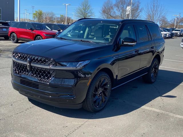 New 2026 Lincoln Navigator Reserve w/ Jet Appearance Package AWD/4WD image 3