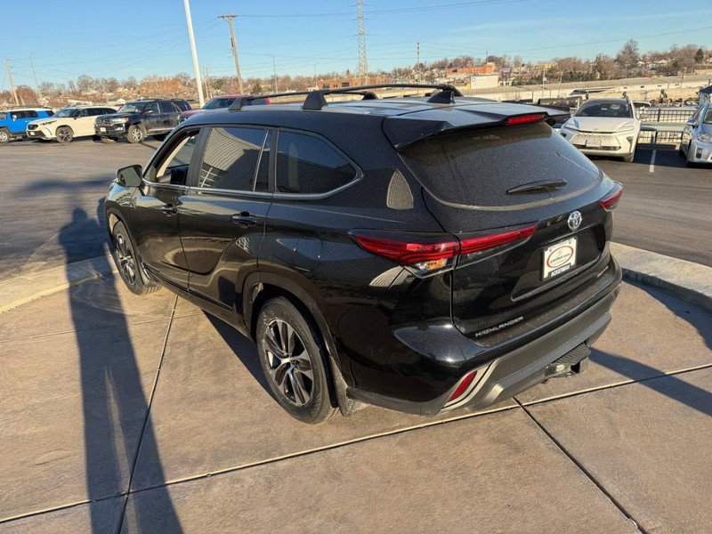 Certified 2023 Toyota Highlander XLE image 6