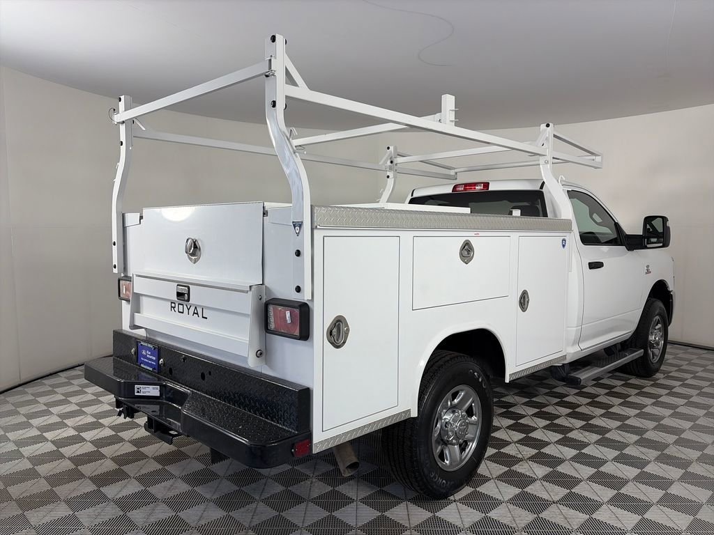 Used 2024 RAM 3500 Tradesman w/ Chrome Appearance Group AWD/4WD image 7