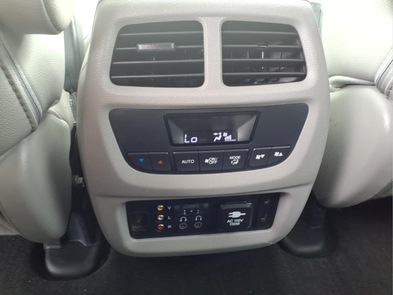 Used 2017 Honda Pilot Touring image 14