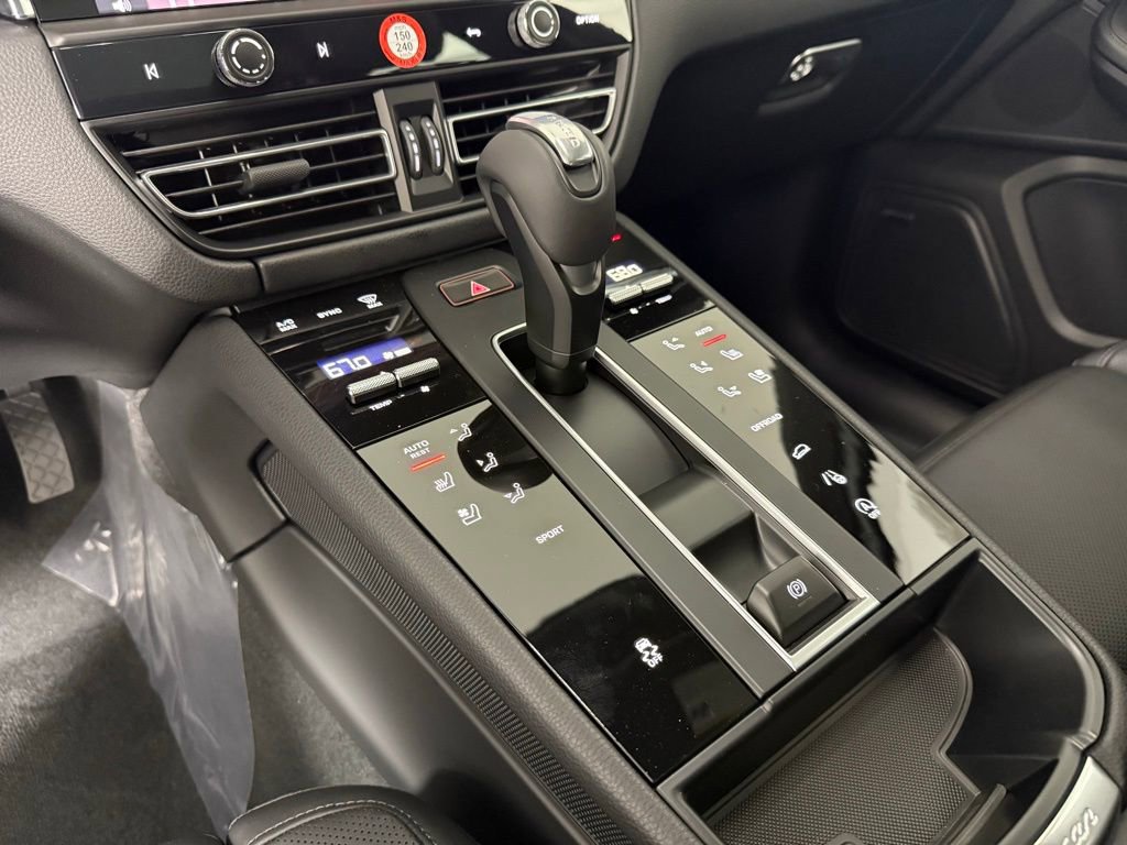 New 2026 Porsche Macan image 33