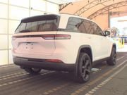 Used 2024 Jeep Grand Cherokee Altitude AWD/4WD image 3
