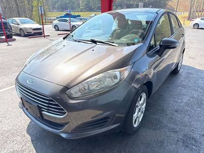 Used 2015 Ford Fiesta SE image 1