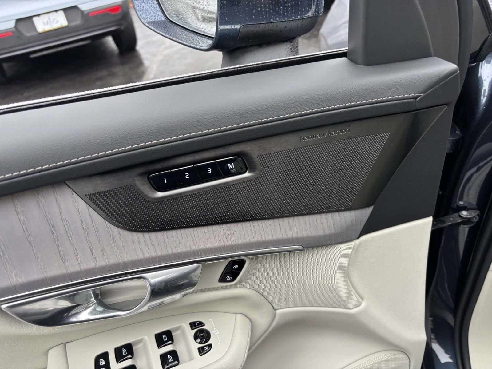 New 2026 Volvo XC90 T8 Ultra w/ Protection Package Premier AWD/4WD image 12