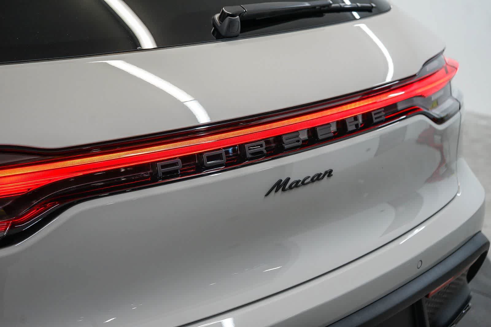 Certified 2026 Porsche Macan AWD/4WD image 12