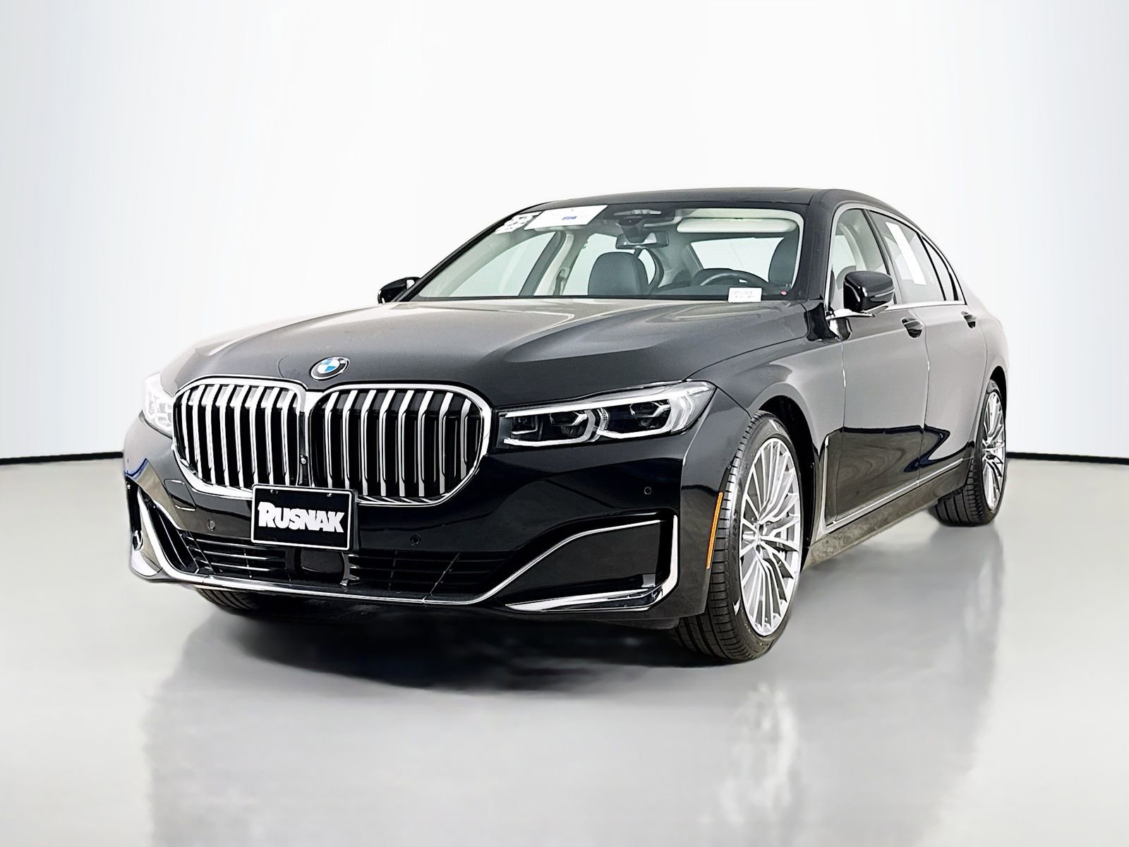 Certified 2022 BMW 740i RWD image 3