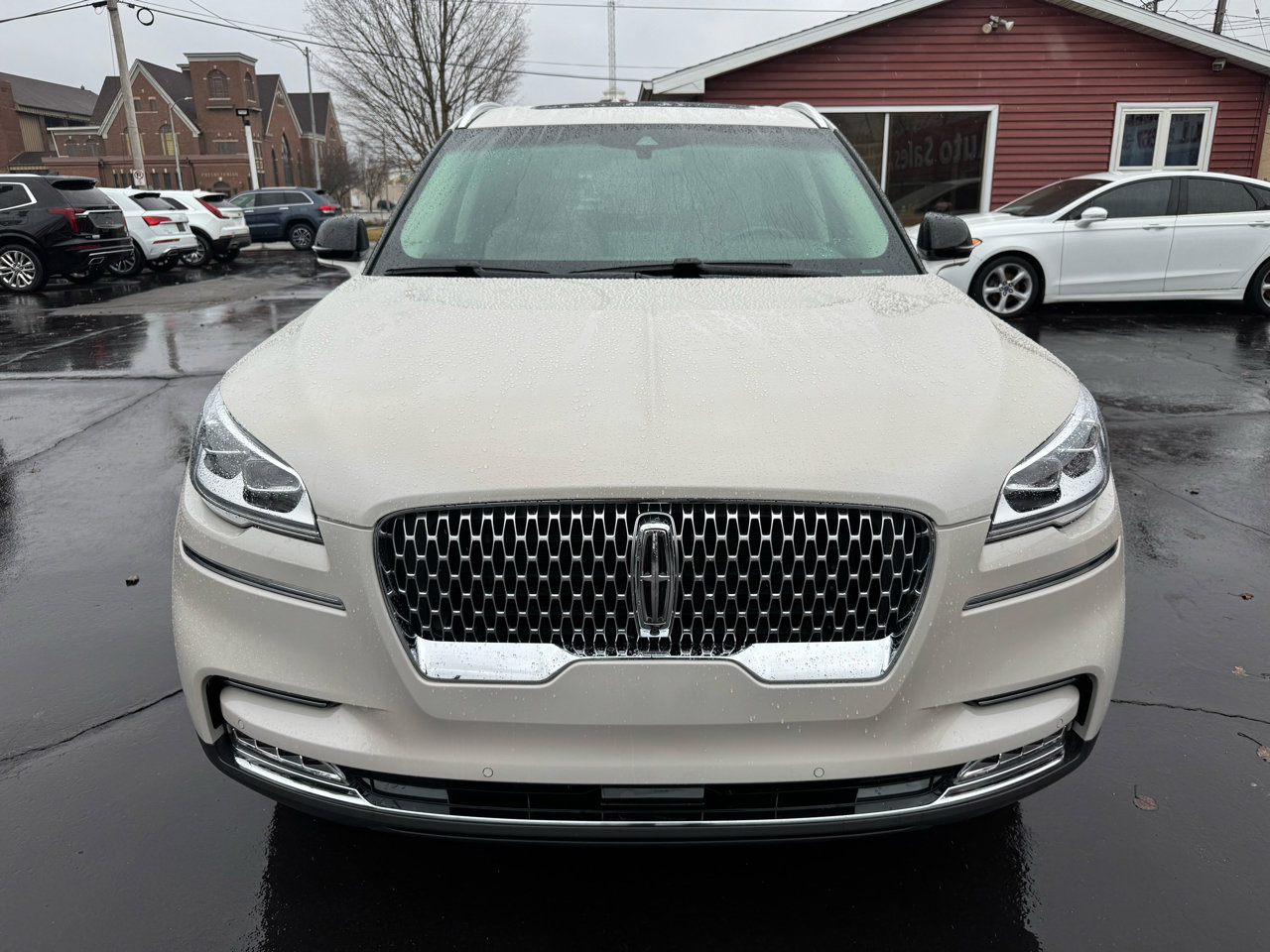 Used 2024 Lincoln Aviator Reserve w/ Equipment Group 201A image 2