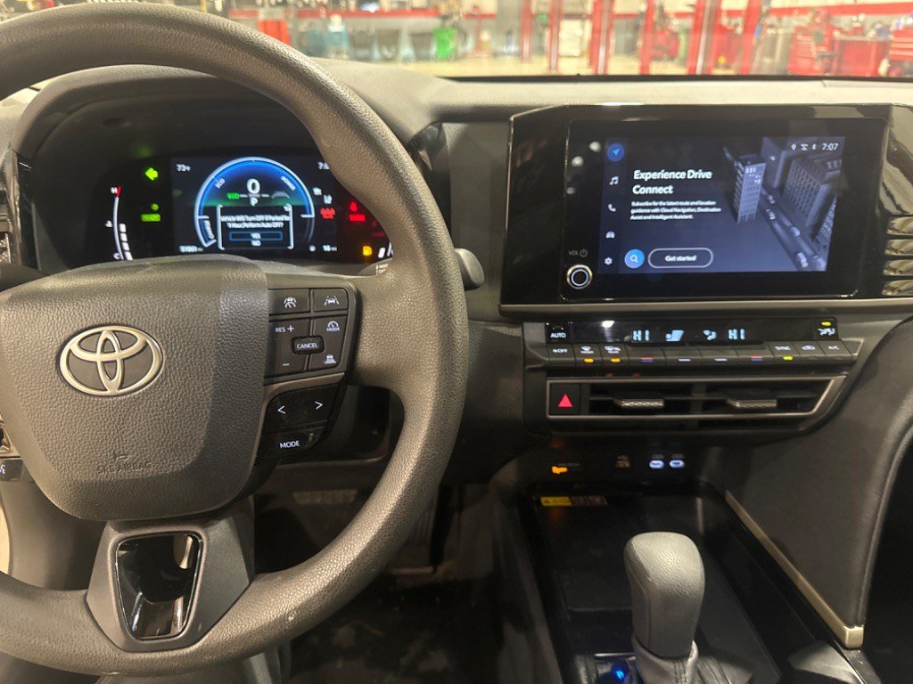 Used 2025 Toyota Camry LE FWD image 38