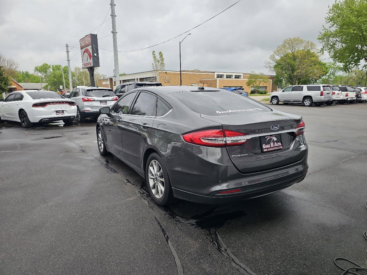 Used 2017 Ford Fusion SE FWD image 8