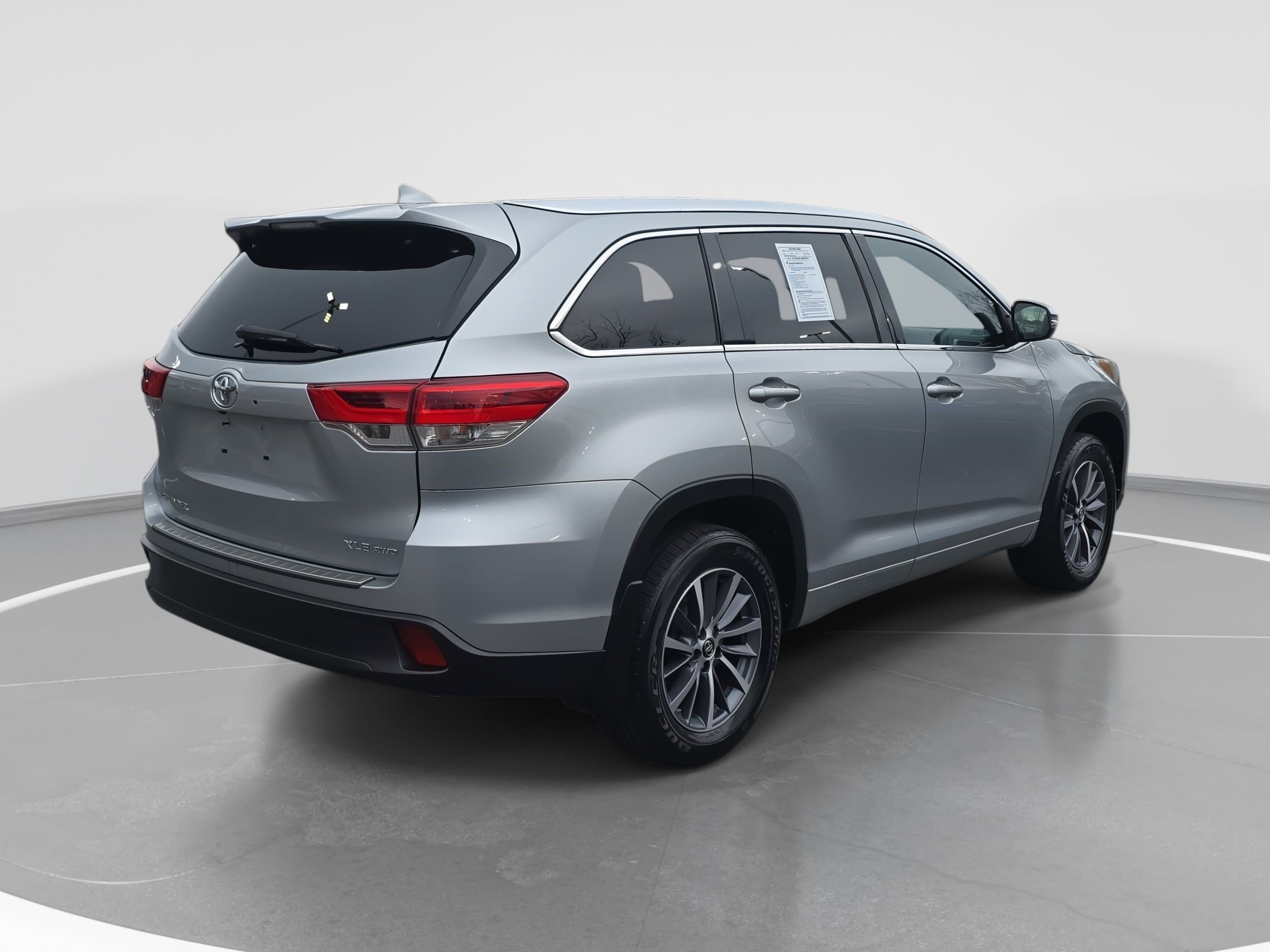 Used 2018 Toyota Highlander XLE image 5