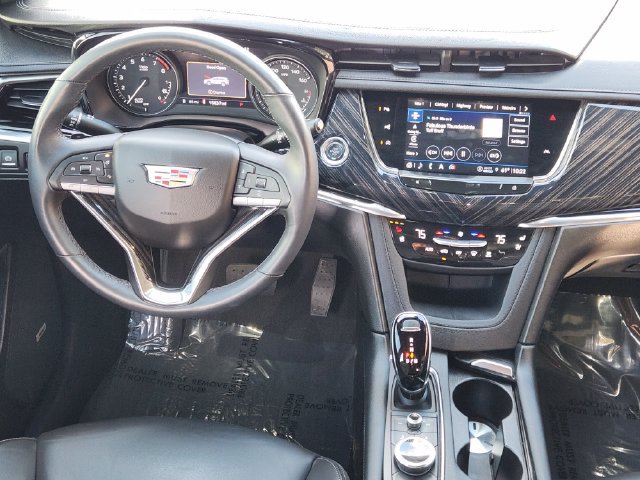 Used 2025 Cadillac XT6 Premium Luxury w/ Technology Package FWD image 29