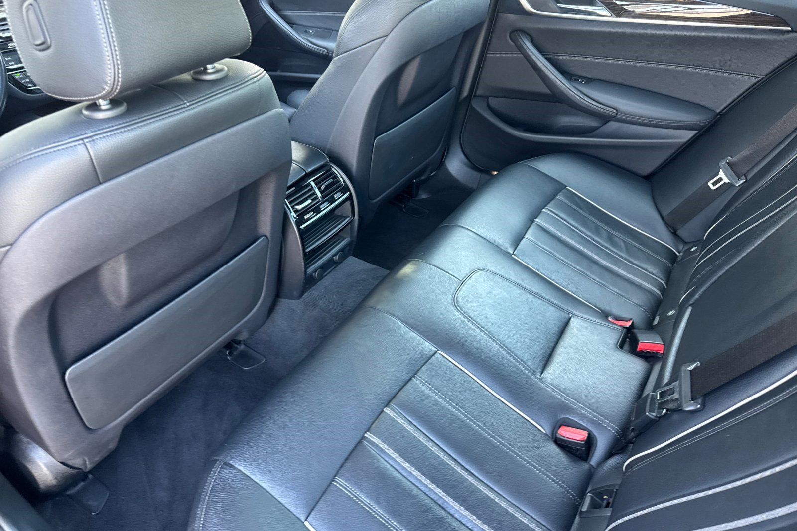 Used 2019 BMW 530e RWD image 28