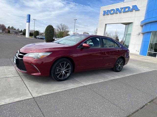 Used 2017 Toyota Camry XSE w/ Moonroof Package image 12