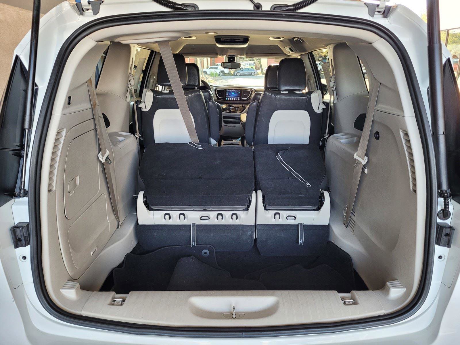 Used 2018 Chrysler Pacifica Touring Plus image 35