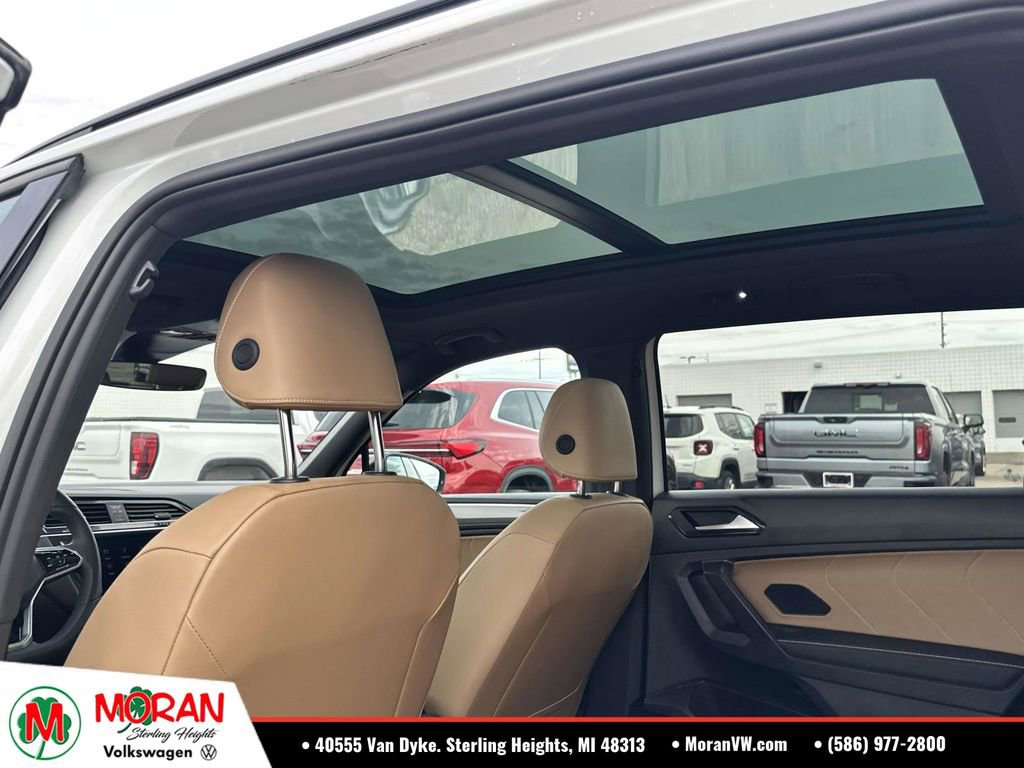 Used 2024 Volkswagen Tiguan SE R-Line AWD/4WD image 19