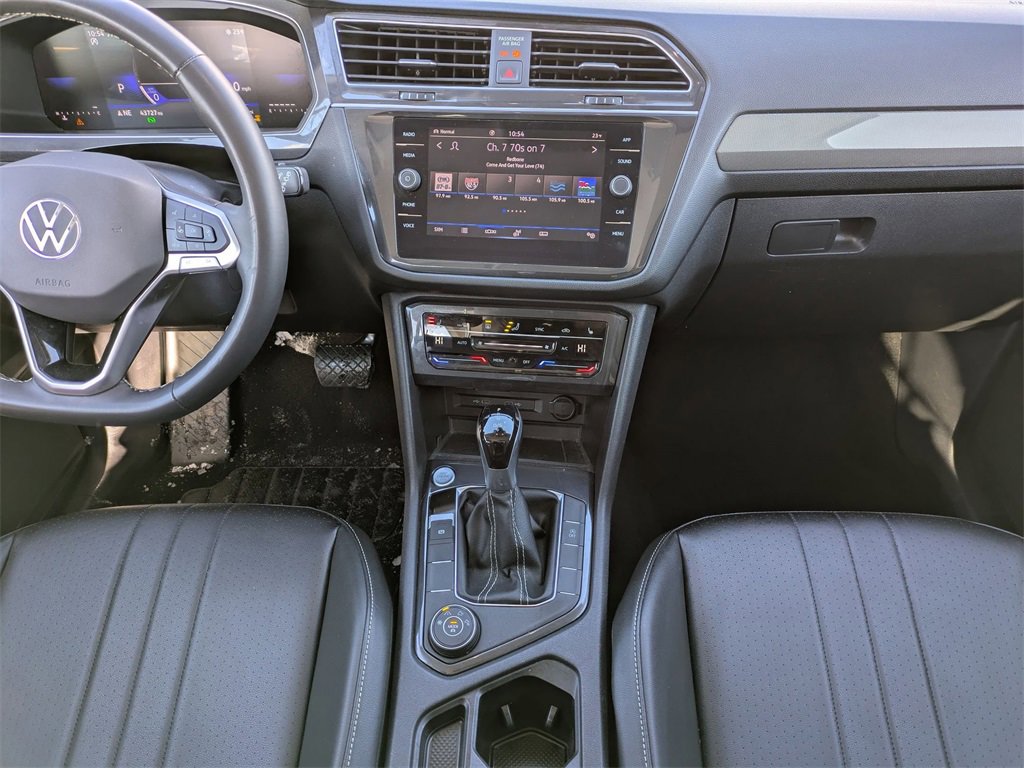 Used 2024 Volkswagen Tiguan SE image 32