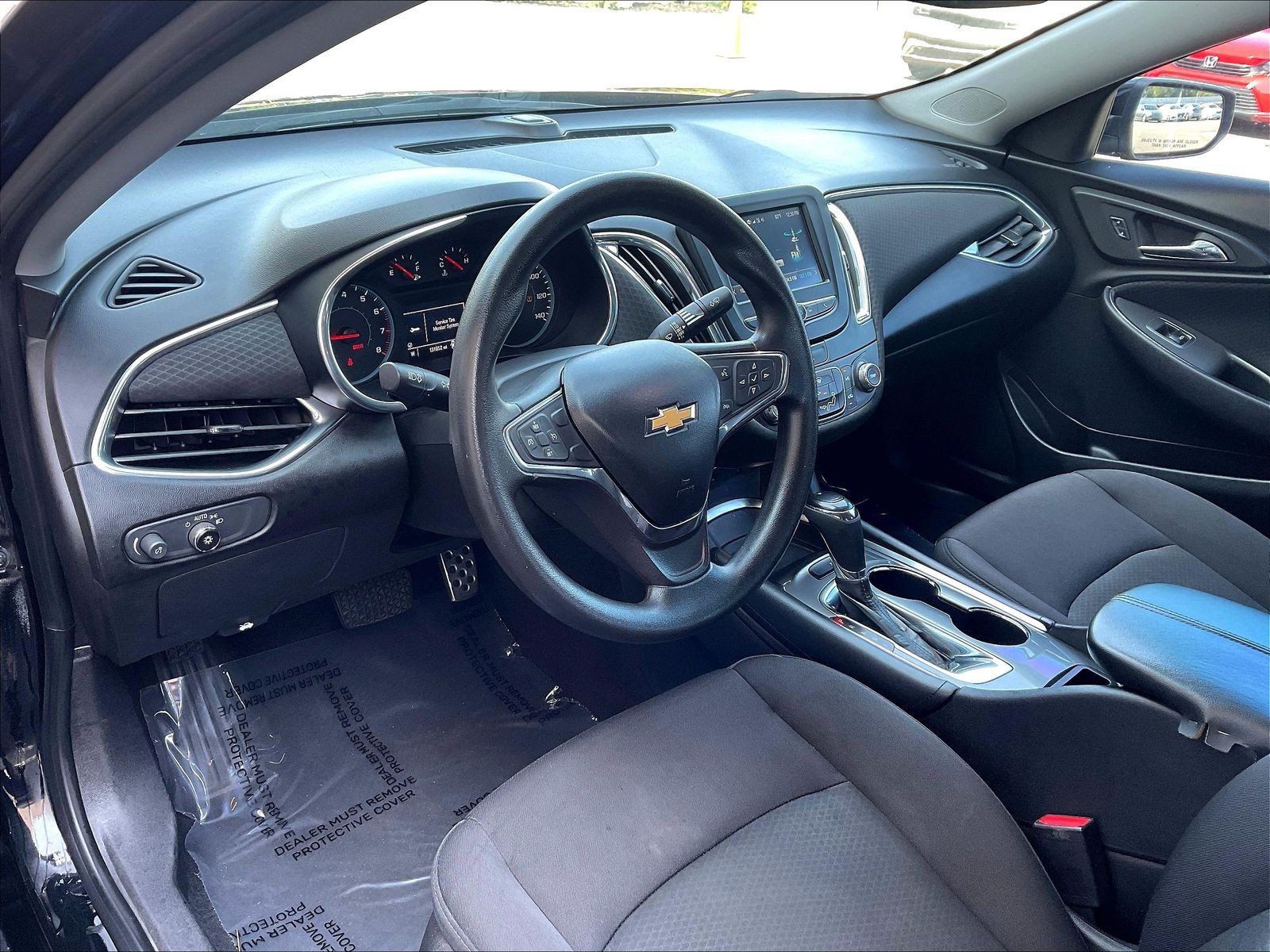 Used 2017 Chevrolet Malibu LT FWD image 17