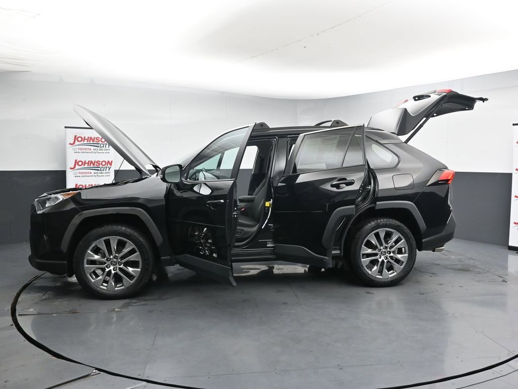 Used 2021 Toyota RAV4 XLE Premium AWD/4WD image 39
