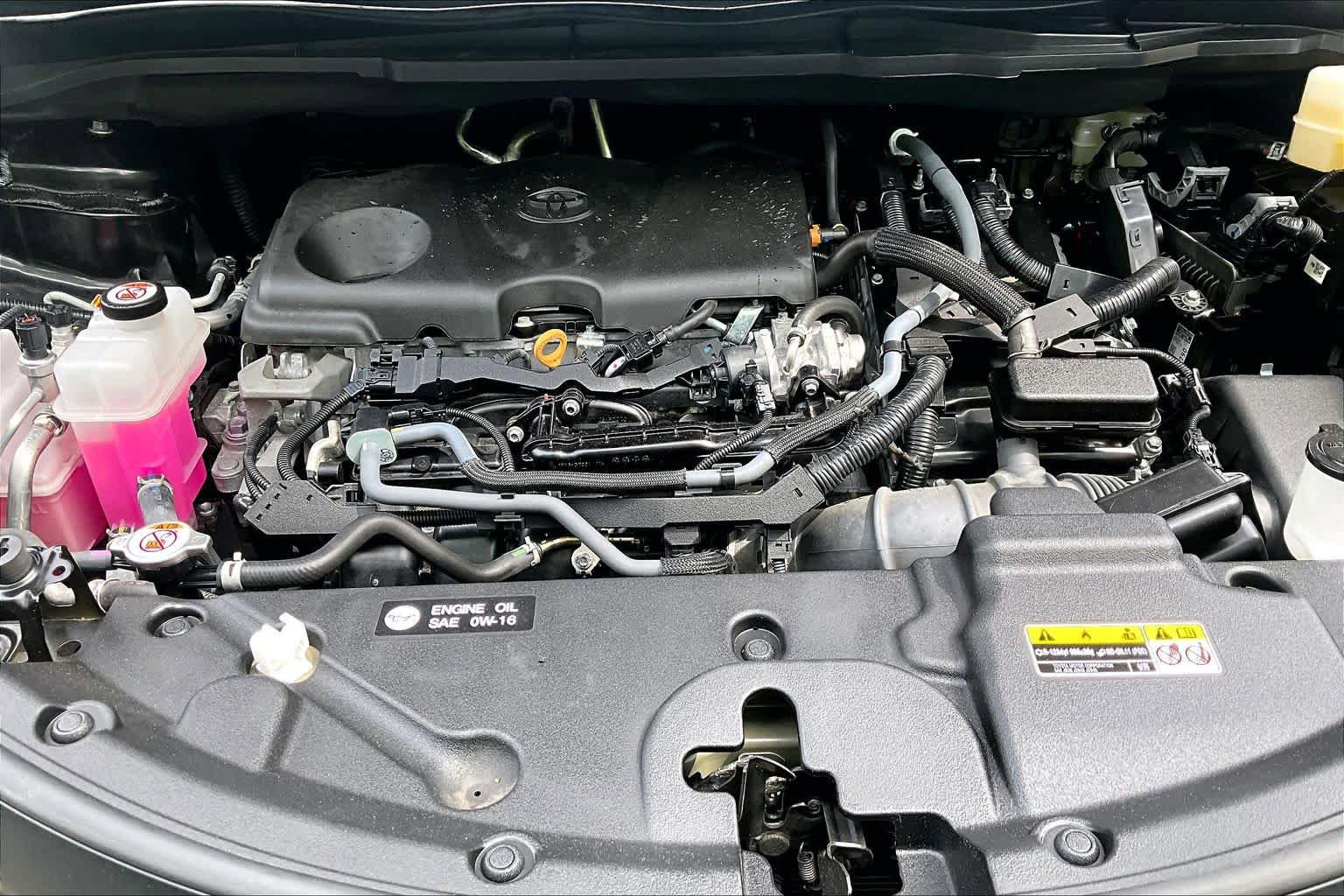 Certified 2025 Toyota Sienna XLE FWD image 32