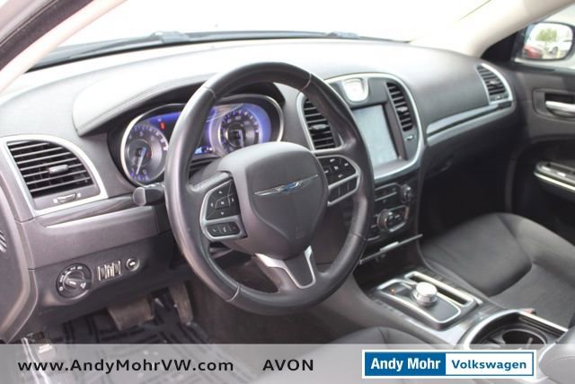 Used 2018 Chrysler 300 Touring w/ Driver Convenience Group image 18