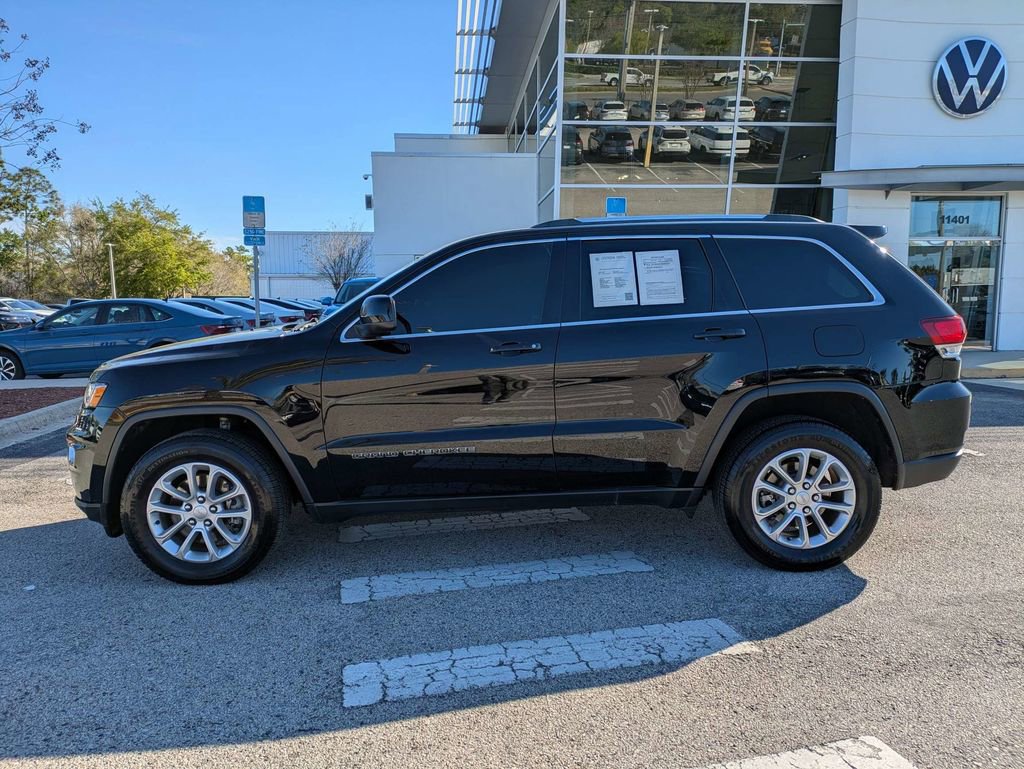 Used 2021 Jeep Grand Cherokee Laredo image 3