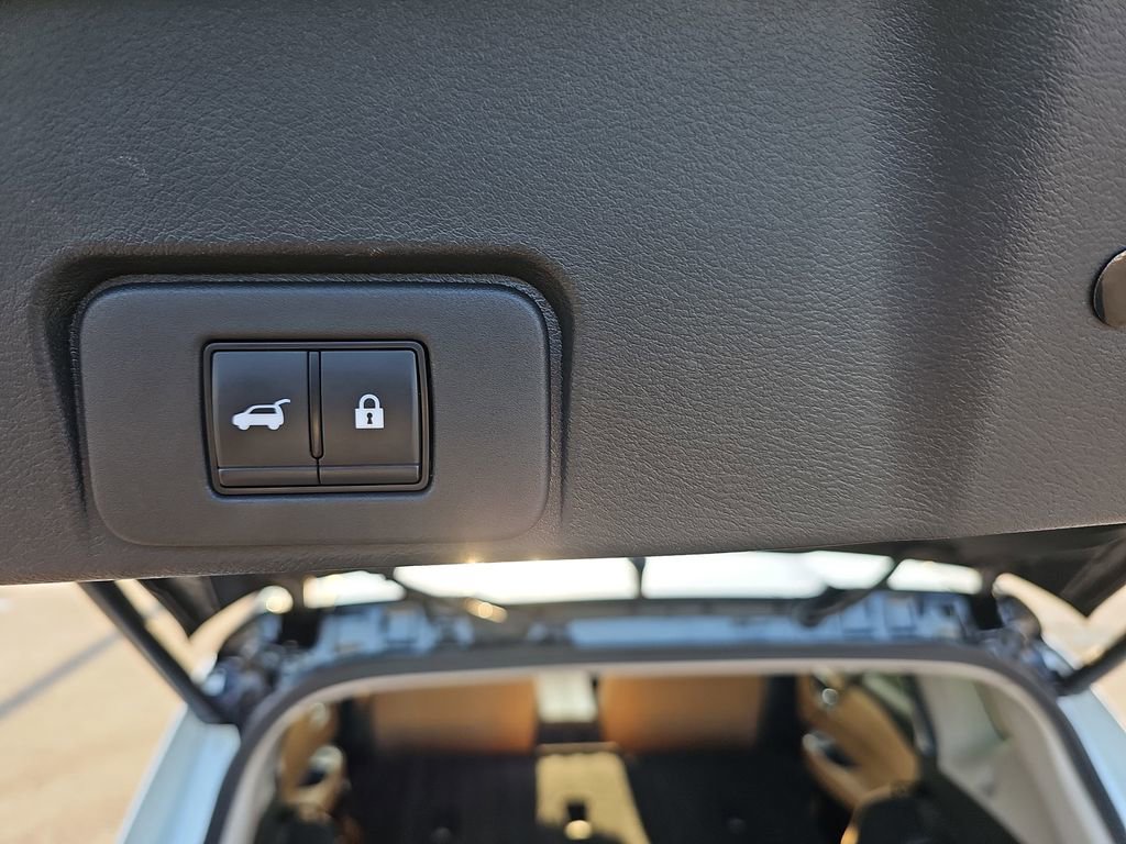 Used 2023 Nissan Rogue Platinum w/ Platinum Premium Package FWD image 17