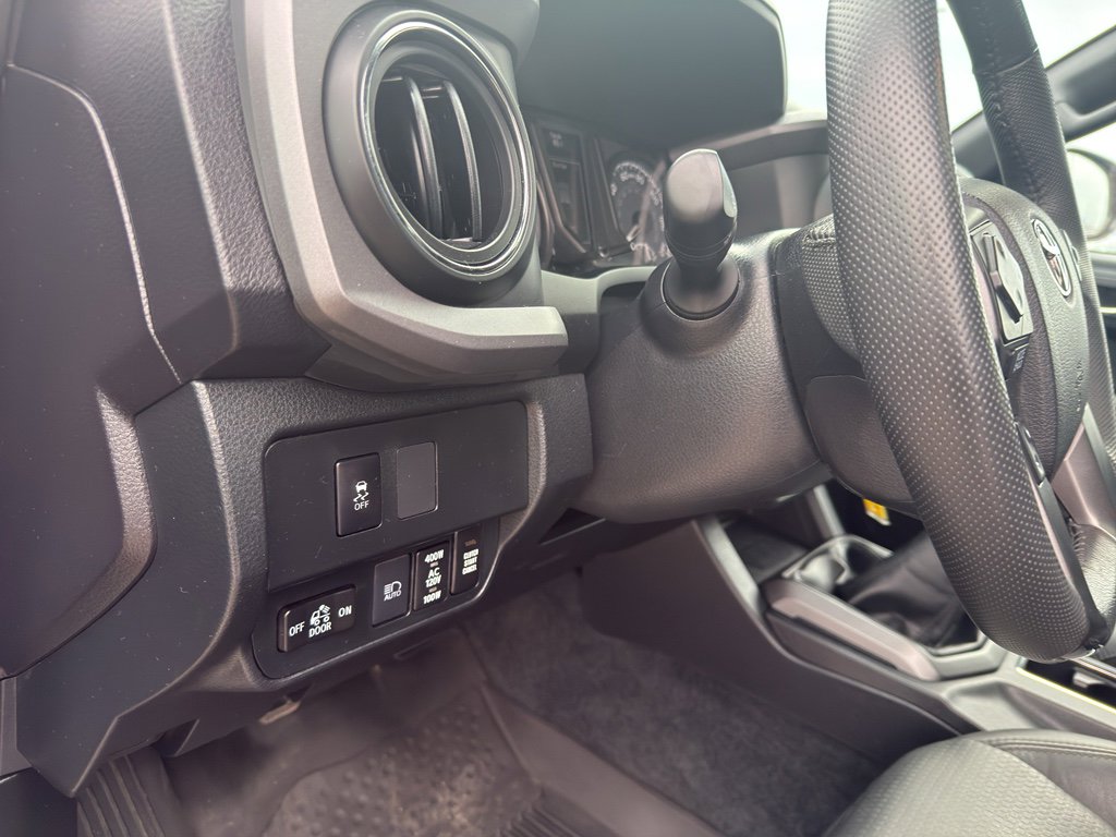 Used 2022 Toyota Tacoma TRD Off-Road w/ TRD Premium Off Road Package image 16