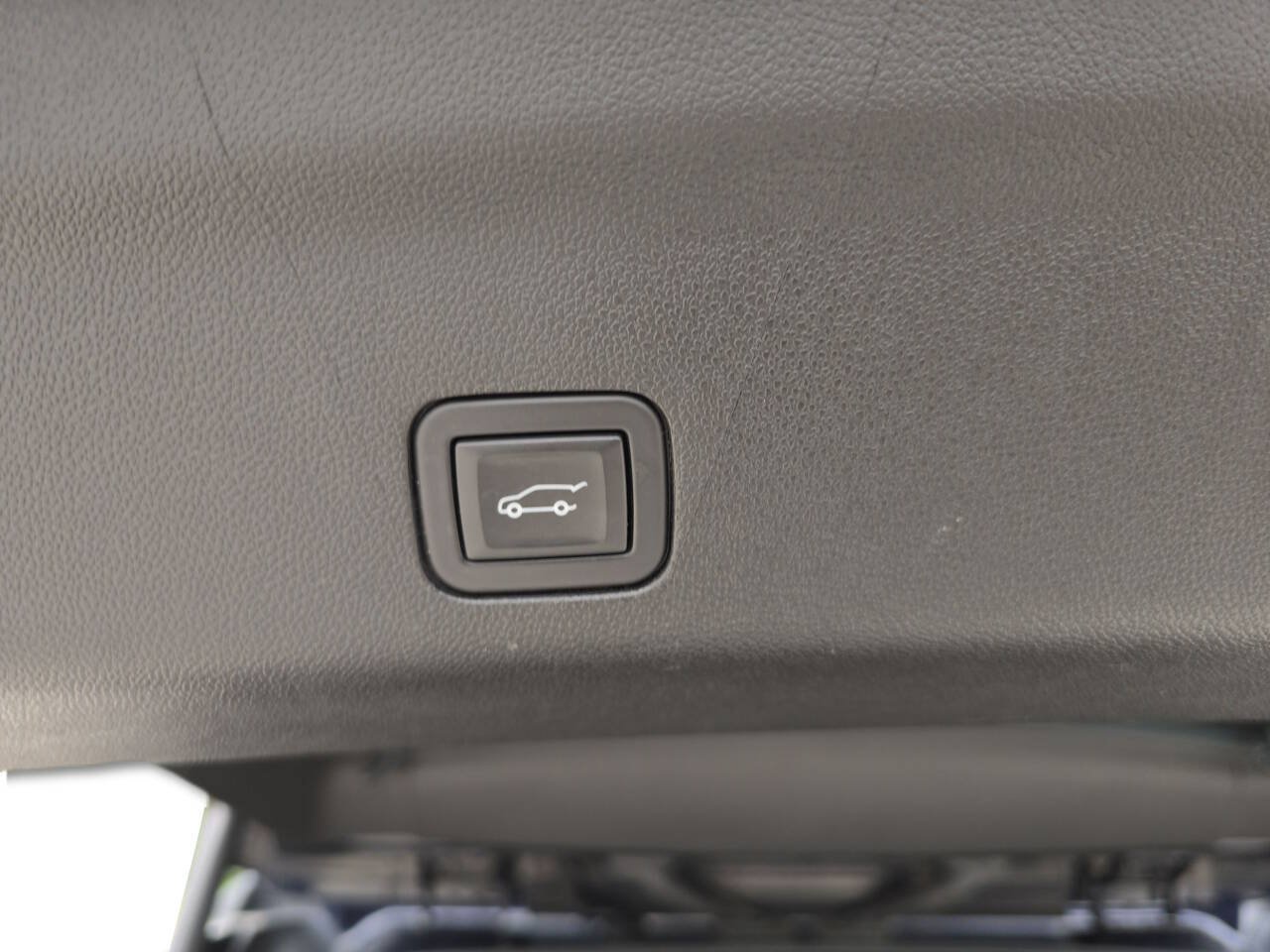 Used 2023 Chevrolet Tahoe Premier AWD/4WD image 24