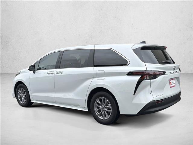 Used 2025 Toyota Sienna XLE AWD/4WD image 8