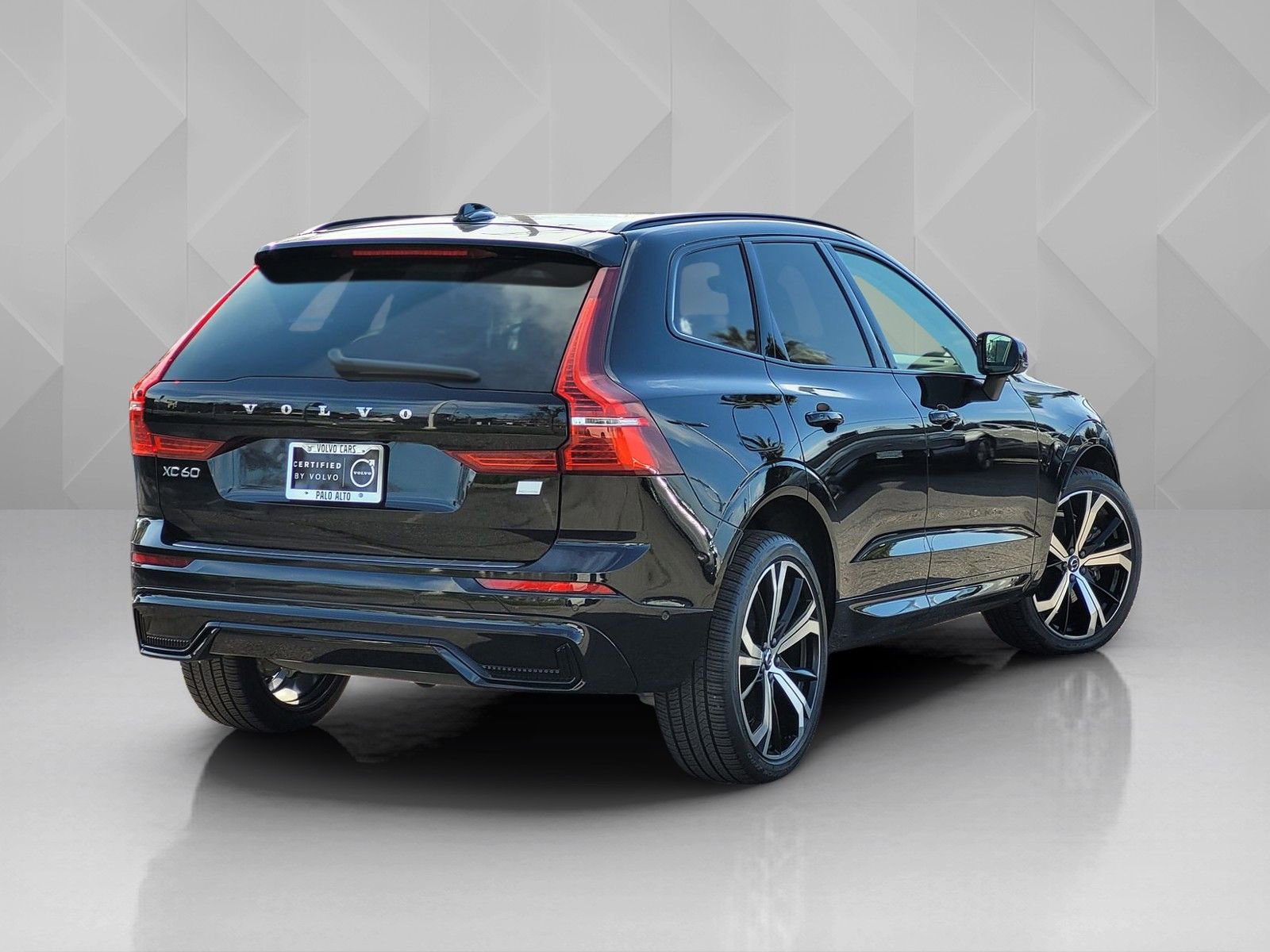 Certified 2024 Volvo XC60 T8 Ultimate w/ Protection Package Premier image 6