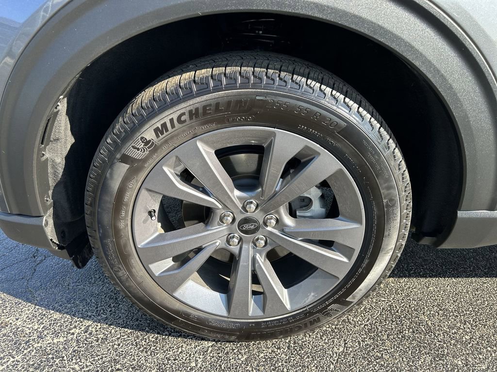 Used 2025 Ford Explorer Active w/ Active Comfort Package image 16