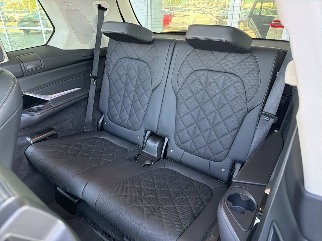 Used 2024 BMW X7 xDrive40i w/ Premium Package image 15