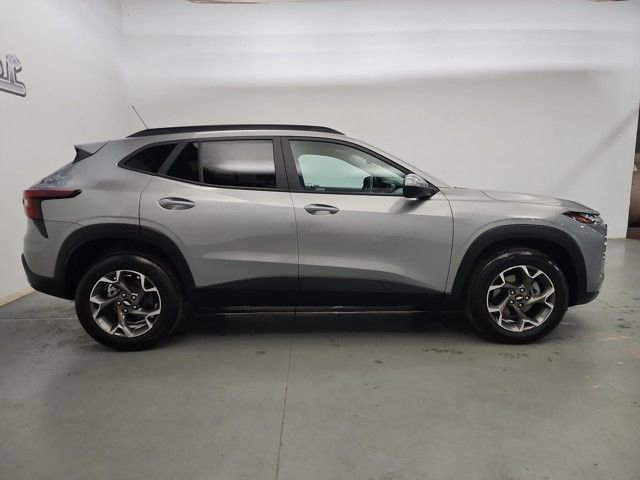 Used 2024 Chevrolet Trax LT image 11