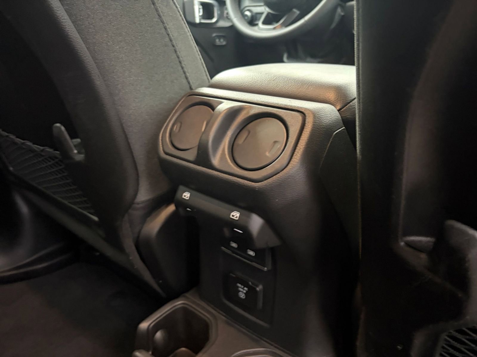 Used 2025 Jeep Wrangler Unlimited Rubicon AWD/4WD image 22