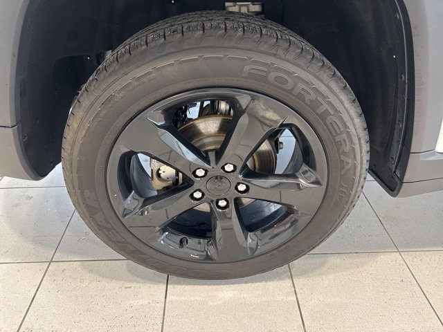 Used 2023 Jeep Grand Cherokee Altitude image 28