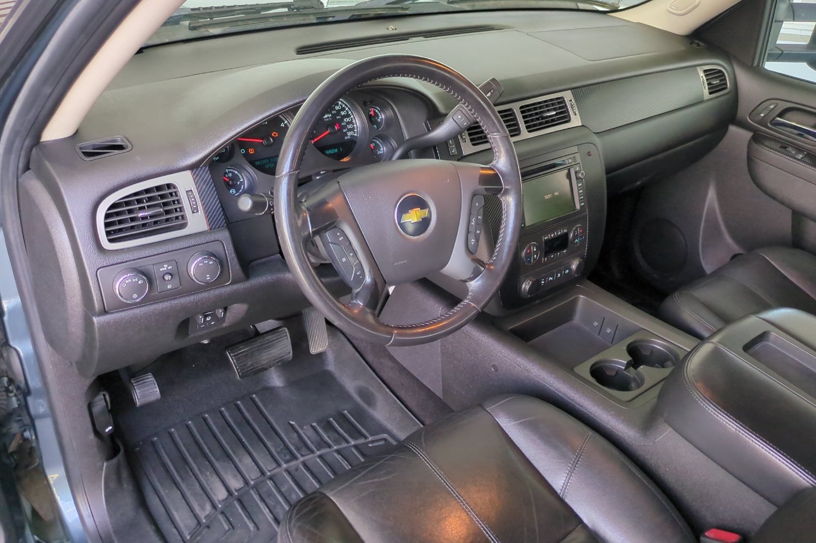 Used 2011 Chevrolet Silverado 2500 LTZ w/ LTZ Plus Package AWD/4WD image 9