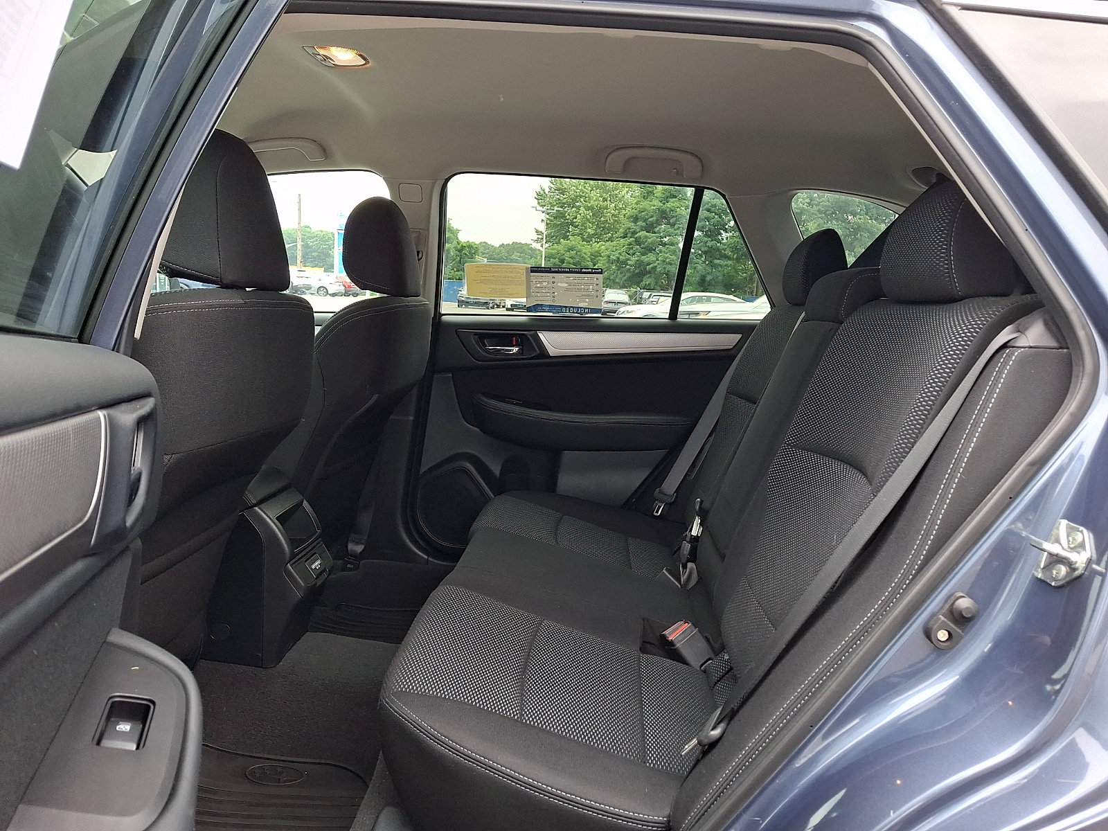 Used 2018 Subaru Outback 2.5i Premium AWD/4WD image 10
