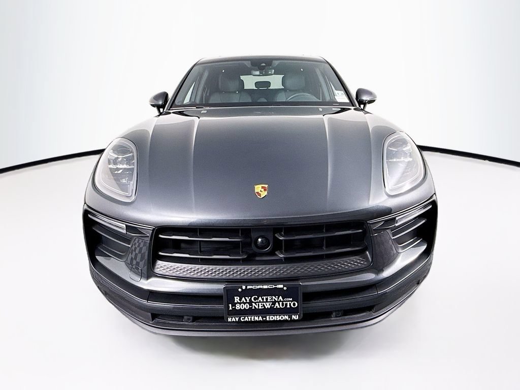 Certified 2025 Porsche Macan AWD/4WD image 6