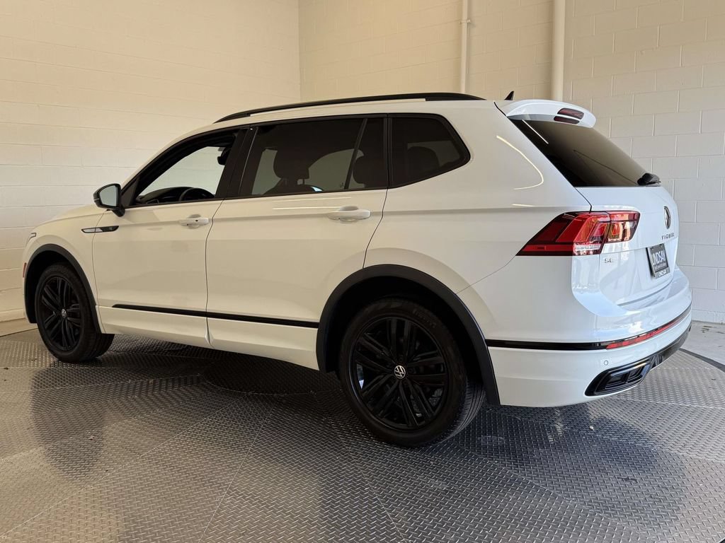 Used 2022 Volkswagen Tiguan SE R-Line AWD/4WD image 12